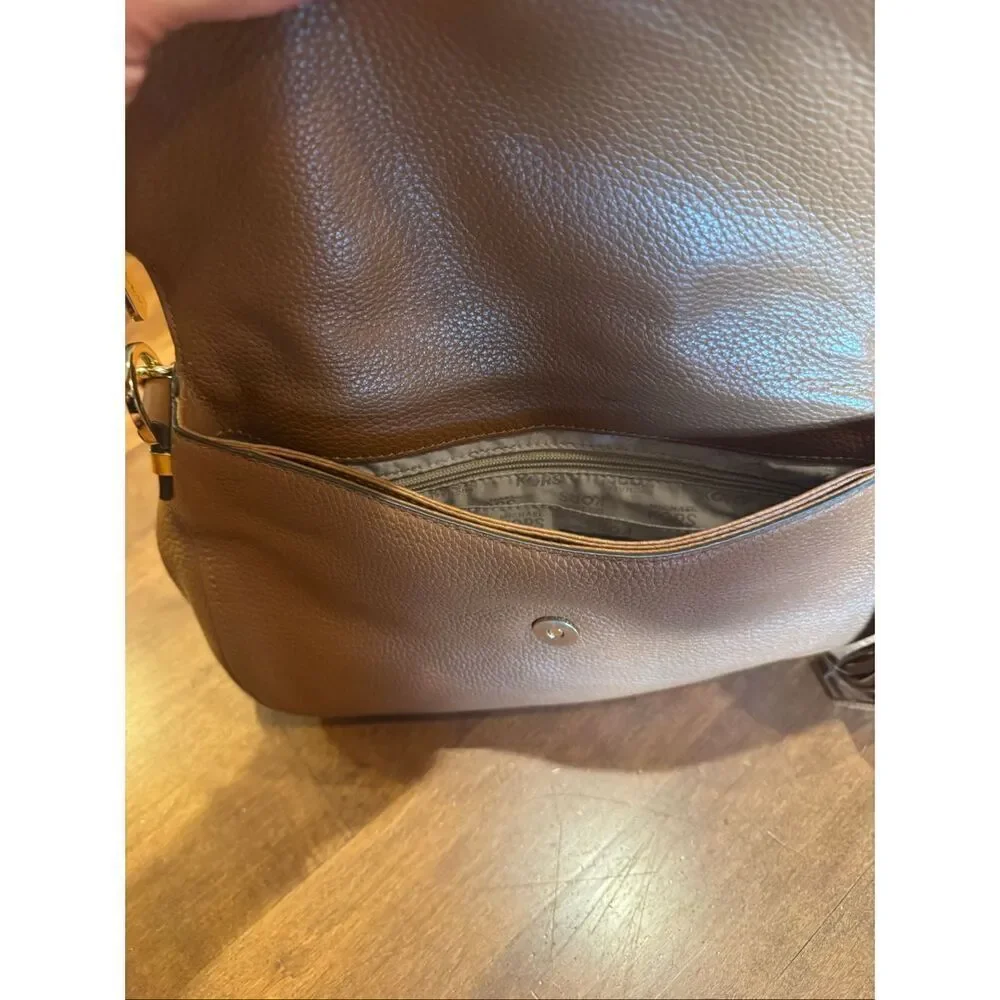 Woman’s Michael Kors, leather brown shoulder bag